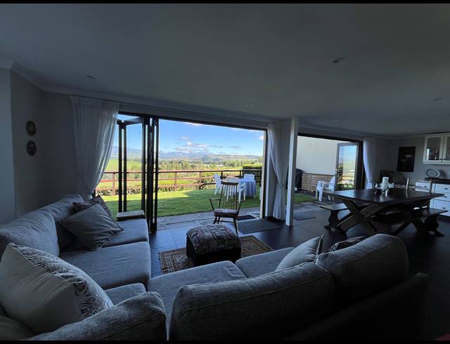 5 BEDROOM GATED ESTATE FOR SALE IN UNDERBERG